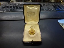 médaille d'amour A.Augis,or tete d'aigle 18k,rubis, diamants,P 6,4g,écrin cuir