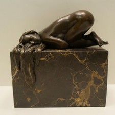 Statue Sculpture Demoiselle