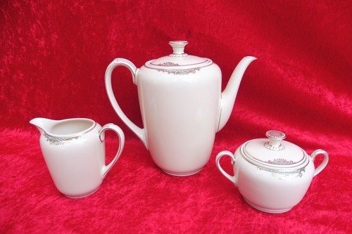 Belle vieux cafetière - vieux, avec