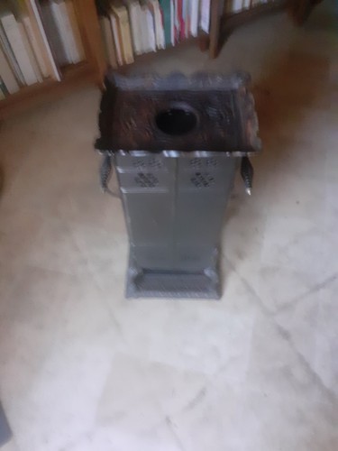 Ancien chauffage poêle - , a