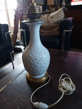 LAMPE A PETROLE PORCELAINE