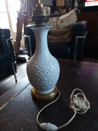Lampe petrole porcelaine - a,