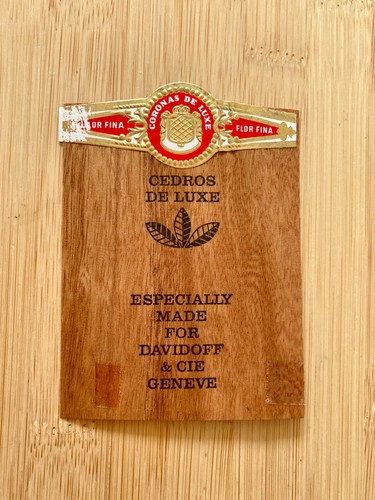 étiquette bois une - Étiquette, en
