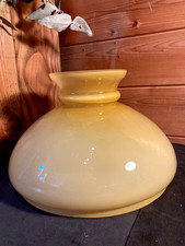 Grand globe en opaline jaune