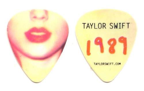 Taylor swift signature photo - swift,