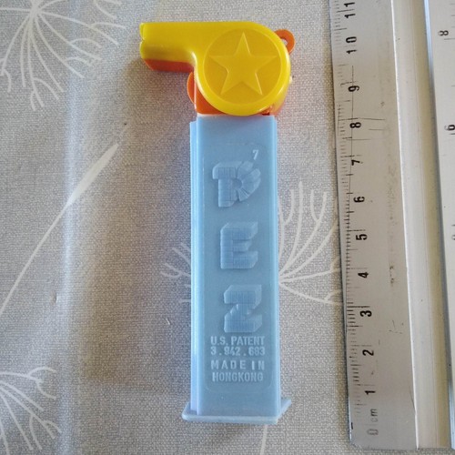 Pez whistle sifflet - pez,