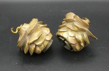 Cache douille pomme de pin