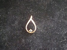 PENDENTIF DORE AVEC PIERRE