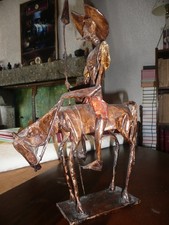 FIGURINE STATUETTE EN FEUILLES