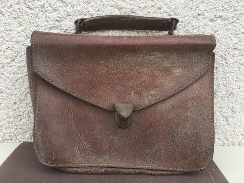 Ancienne petite sacoche cuir - /,