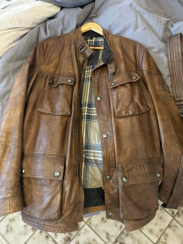 Une veste moto belstaf - moto, cuir