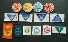 Lot de 14 INSIGNES de SCOUTS