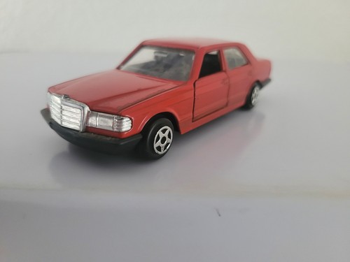 Mercedes 280 rouge - 280, porte