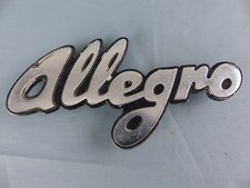 AUSTIN ALLEGRO sigle emblème logo insigne monogramme hayon coffre en aluminium