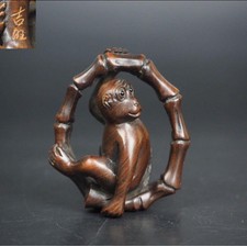 Ancien Netsuke Inro vert bois de santal bambou avec inscription singe "Bonne ...