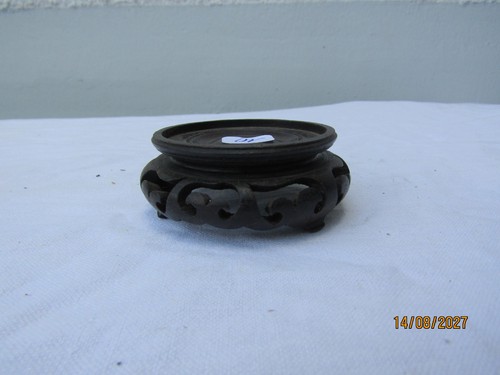 Ancien socle en bois - en,