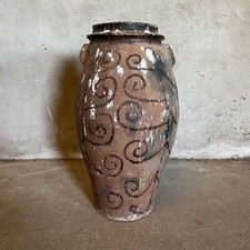 Poterie Ancienne En Terre