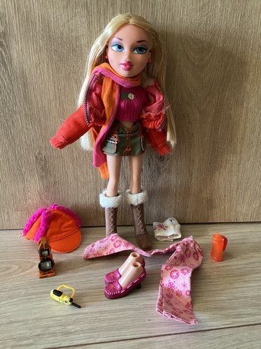 Mga bratz doll - campfire, cloe