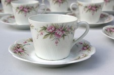 7 Tasses à café  en Porcelaine de Limoges Leclair - Relief tors et décor fleuri