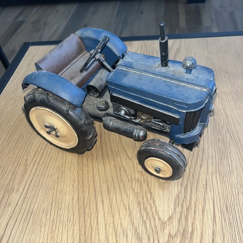 Tracteur ancien miniature - ancien,