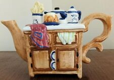 Théiere décorative en céramique peinte forme buffet bois