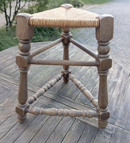 Tabouret tripode néo-basque