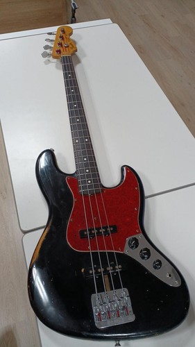 Guitare basse électrique