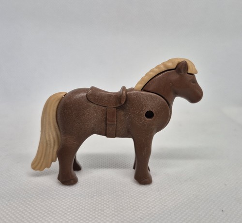 Poney marron criniere avec - poney,