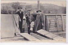 LE BERRY: stable aboard a barge (ane - canal - boat shop) - very good