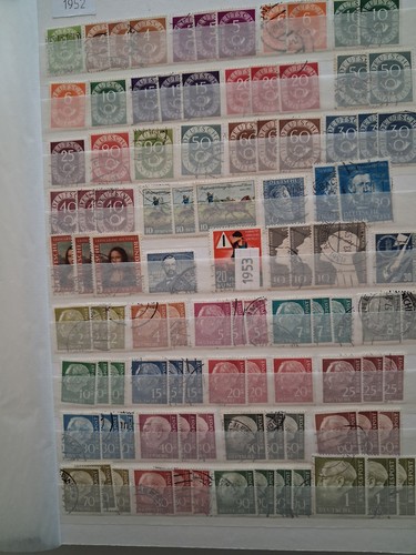 Album de 2400 timbres - album,