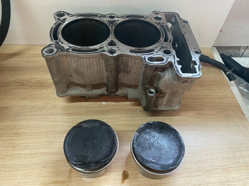 Cylindre piston 7300 kms - cylindre,