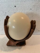 Oeuf d'autruche dans son présentoir XX siècle