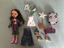 POUPÉE VINTAGE BRATZ + VÊTEMENTS.   ( n°3)