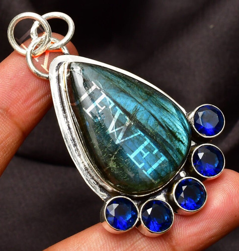 Pendentif bijou fait main - , en