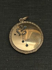 ANCIEN PENDENTIF PORTE PHOTO PLAQUÉ OR GRAVÉ ET PIERRES BLEU