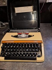 ANCIENNE MACHINE À ÉCRIRE