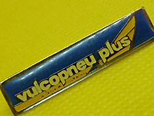 pin's pins car badge.  tractor.   VULCO TIRE PLUS
