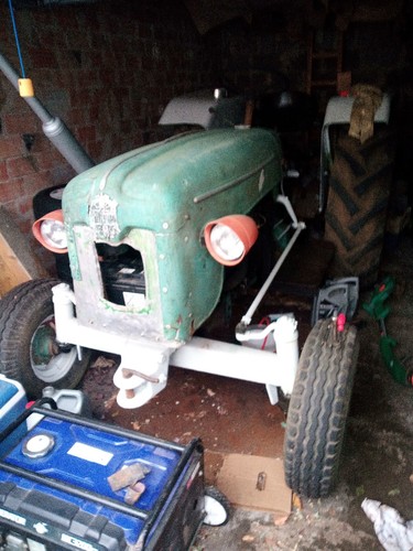 Tracteur agricole ancien - agricole,