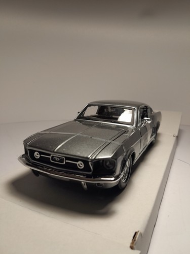 Ford mustang 1967 maisto - gt,