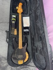 Guitare basse MUSIC MAN