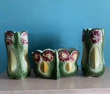 UNE JARDINIERE 2 VASES