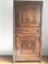 bonnetière - Homme debout