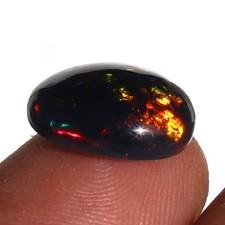 Cabochon D'Opale Noire En Feu