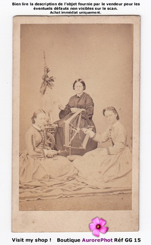 Femmes filant laine avec - filant,