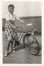 OLD PHOTOGRAPH BICYCLE COLLECTION OLD YOUNG WOMAN BICYCLE IN BASKET