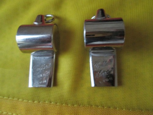 Lot deux sifflets forme - lot, en