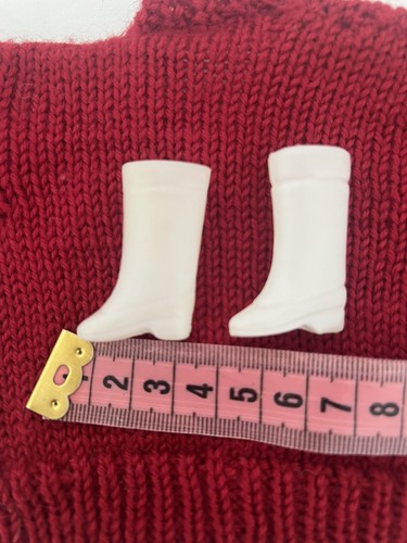 Une paire bottes - une, de