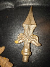 Pointe de Grille Fleur de Lys