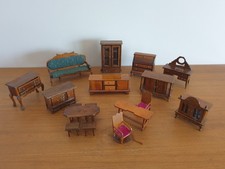 Lot de meubles miniatures en
