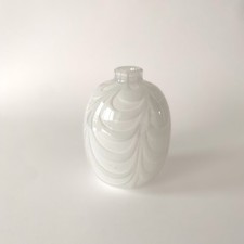 Vase en verre soufflé Kosta